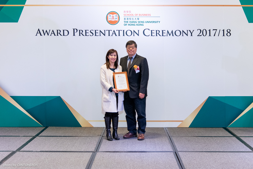 Prof Kevin Lam, Head of Department of Accountancy (right), presented the award to Dr Eden Chow.