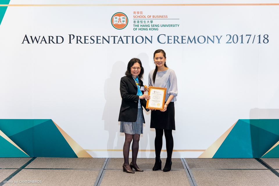 Prof Irene Chow, Head of Department of Management (left), presented the award to Dr Amy Wang.