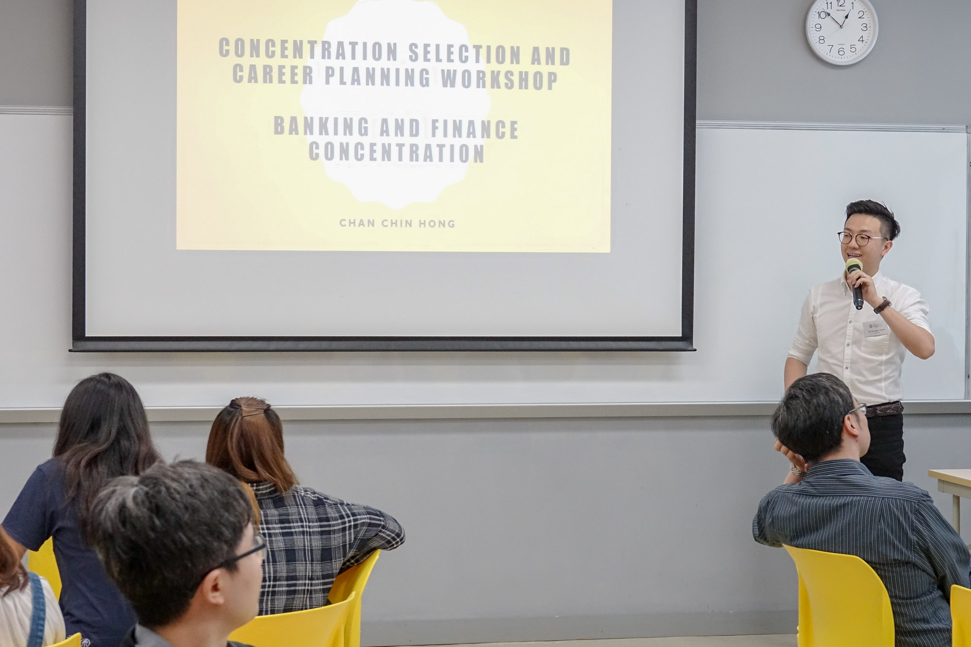 Mr Brooklyn Chan, BBA Envoy, presented his sharing about Banking and Finance Concentration to students