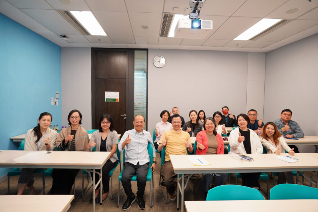 Professor Tony Tong, shared his groundbreaking insights with our faculty members during the research seminar.
