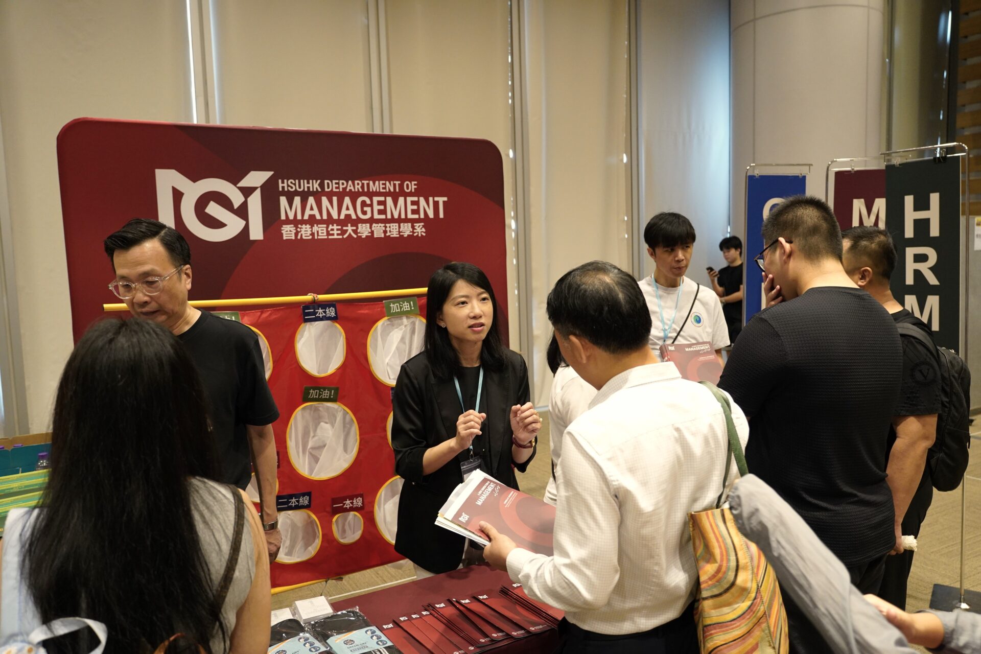 Faculty members provided detailed programme overviews to prospective students and parents.