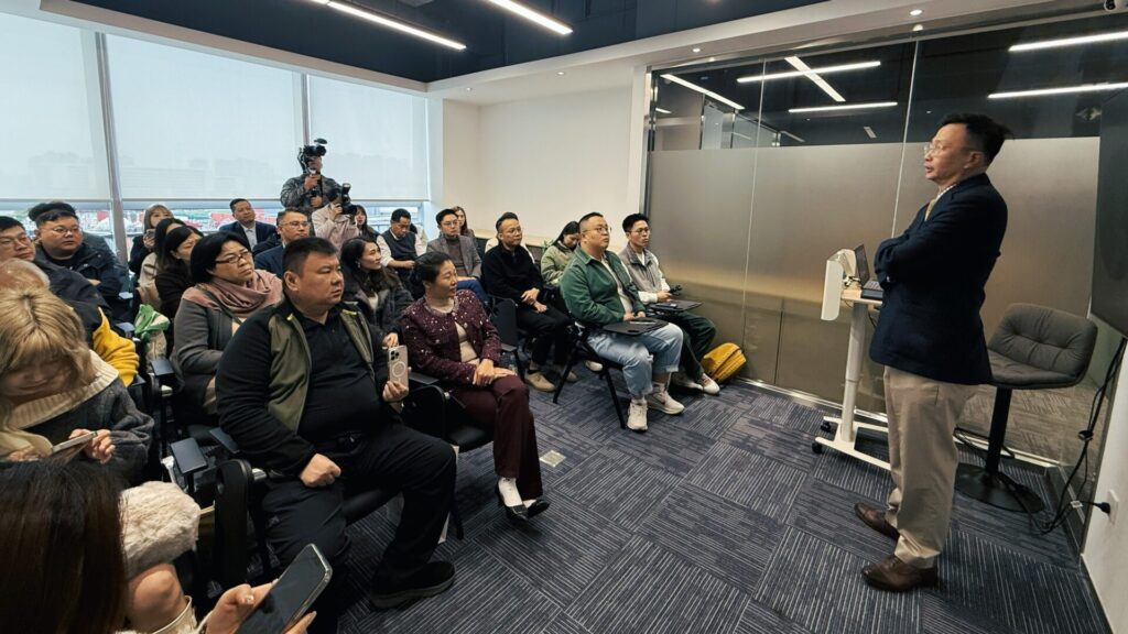 Professor Lau elaborated on SBUS’s development philosophy and international positioning.