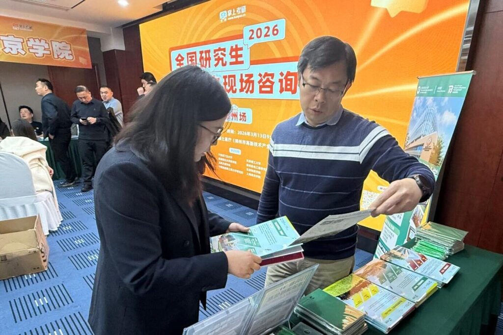 Dr Jason Liao, Associate Programme Director of the Master of Business Management (MBM), attended the fair in person to address various questions regarding postgraduate study options.