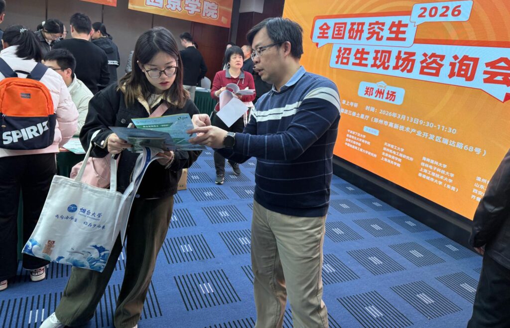 Dr Jason Liao, Associate Programme Director of the Master of Business Management (MBM), attended the fair in person to address various questions regarding postgraduate study options.