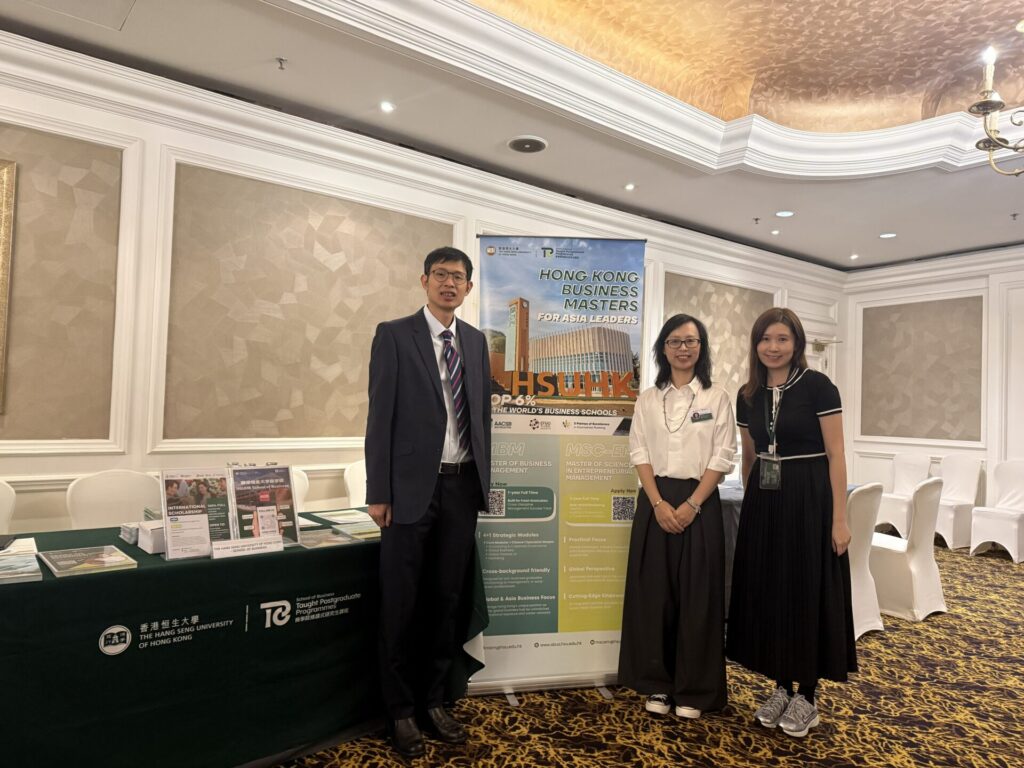 Representing the School at the fair were Dr Eko Liao, Associate Programme Director of the Master of Business Management (MBM), Dr King King Li, Programme Director of the Master of Science in Entrepreneurial Management (MSc-EM), and Ms Kanas Chan, Assistant Manager of the School of Business. Through face-to-face conversations, the team introduced the School’s taught postgraduate programmes and shared the advantages of studying in Hong Kong.