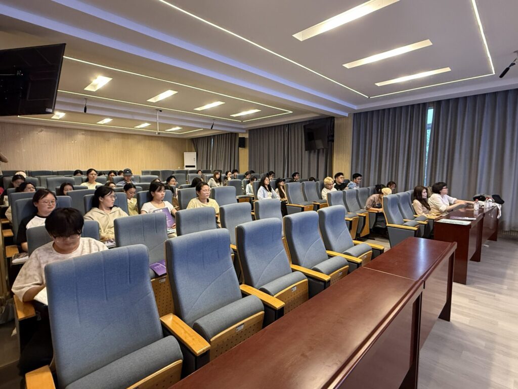 The event attracted students from a range of academic backgrounds, including management, communication, and law. Many showed strong interest in further study in Hong Kong and in postgraduate programmes, and began to consider their own study pathways.